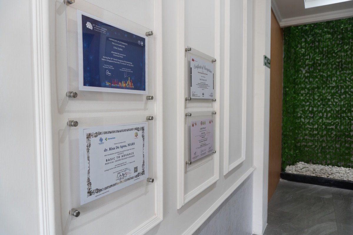 Sertifikasi dan kredensial dokter Edera Clinic